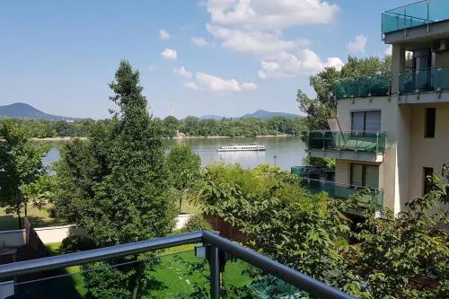 Danube Dream Superb view & garage