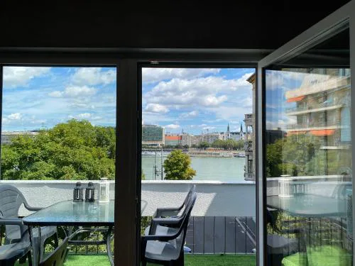 Danube view Apartment with terrace