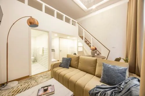 DeLuxe Charming Downtown Suites in Dob St'