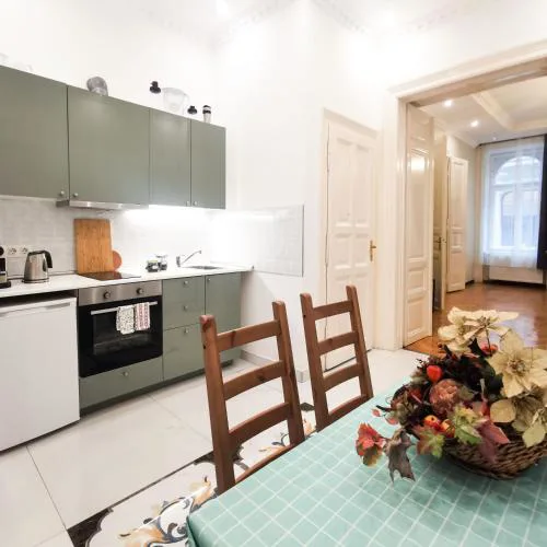 Ditroi Apartment Large