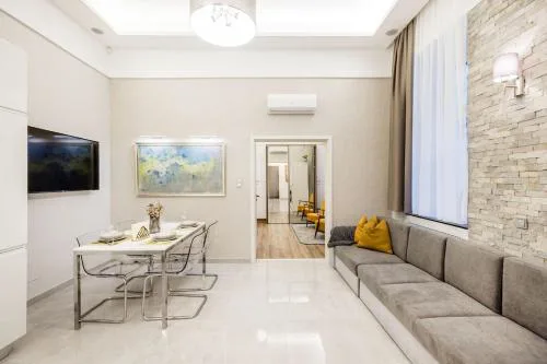 DownTown Deluxe Apartment