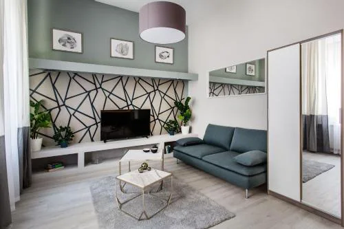 Elegant Duplex Near City Greenery