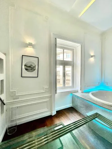 Enzo Capo Jacuzzi Andrassy