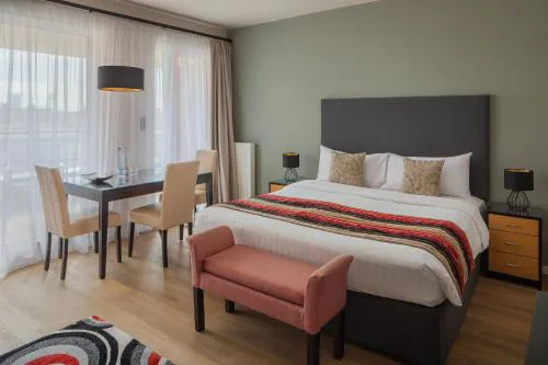 Escala Hotel & Suites