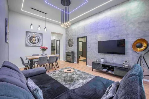 Exclusive Downtown Apartment with AC