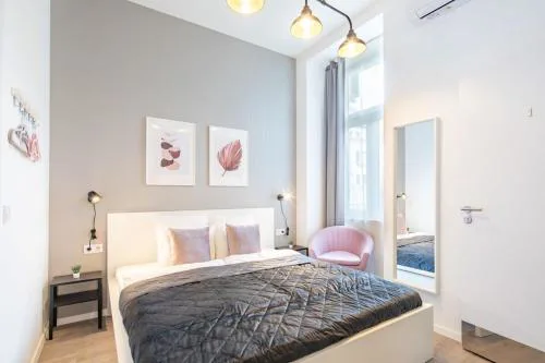 Extreme Central - Modern Mini Studio