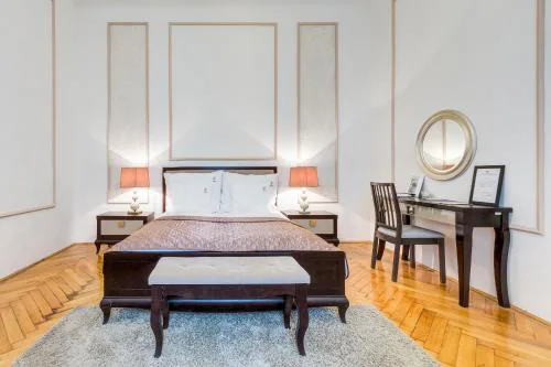 Fashion Street Luxury Apartment