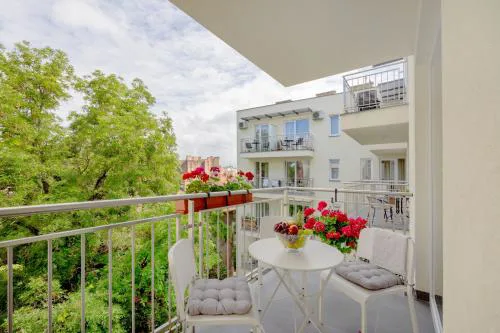 Feel Home SUPERIOR # FREE PARKING # BALCONY # AC