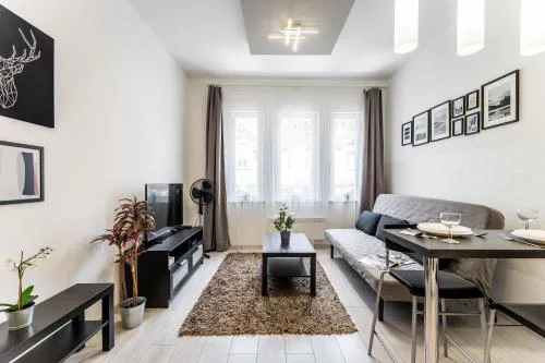 Fleur Créme Apartment
