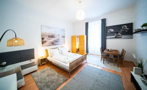 Free Parking Charlie's Residence - 2sep room, AC, Fast WiFi, TV