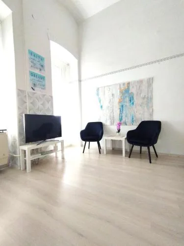 FREE PARKING GARAGE! Downtown apartment, Best location!