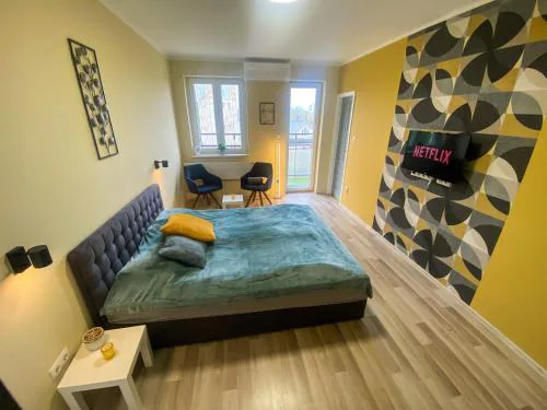 Fresh smartly designed Studio Flat & sunny balcony