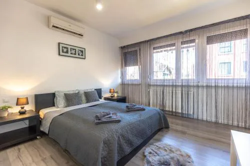 Gems of Budapest - Onyx Suite