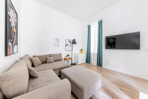 Grand Boulevard Apt Cozy Charm AC, Huge Smart TV