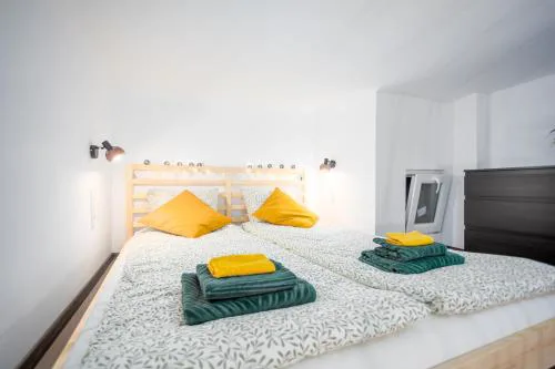 Green Goblin Apartment with FREE PRIVATE PARKING