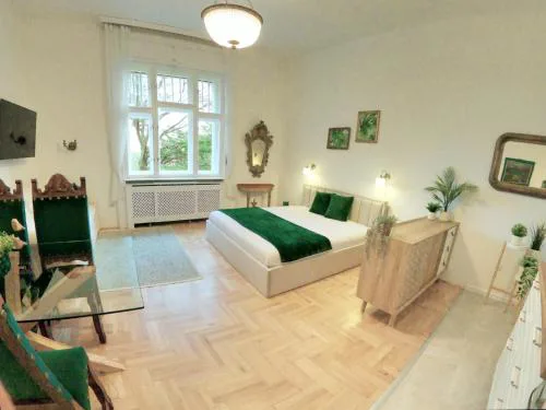 Green Hill Apartment