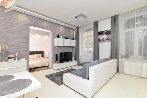 Grey City Comfort 2BR Apartment Near Keleti