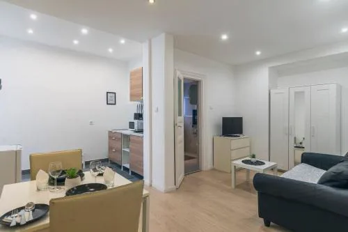 Huszonegy 2 - Center Location AC
