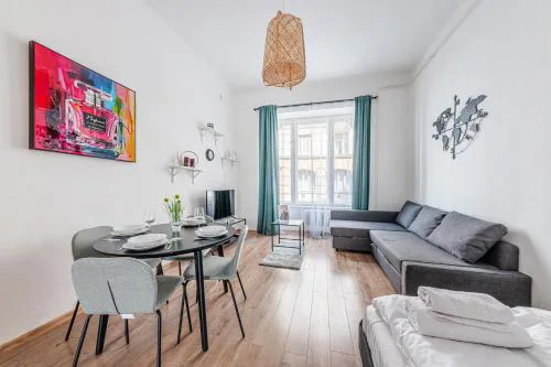 Karaván Courtyard Escape AC, Smart TV, Central Location