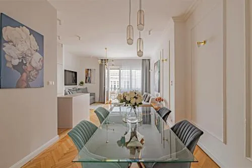 Katie's Home Parliament (85sq, 2 balcony, air-con,2 bedroom+2 bathrooms)