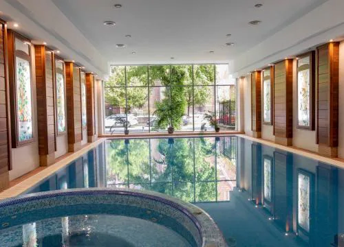 Lion's Garden Hotel