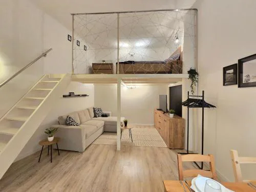 Lónyay Riverside Apt AC Comfort by the Danube