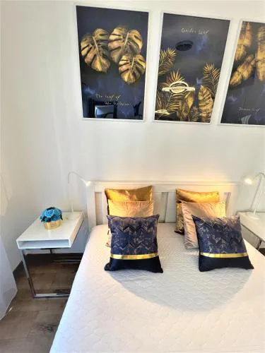 Luxe Studio in City Center with FREE Parking