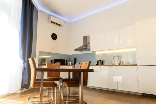 Luxurious Apartment with Balconies in DownTown BP