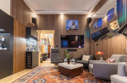 Luxury Apartment by Hi5- The Actor's Den