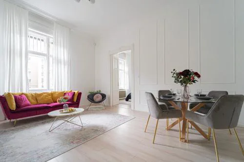 Luxury Residence by Castle District, Free Public Parking nearby