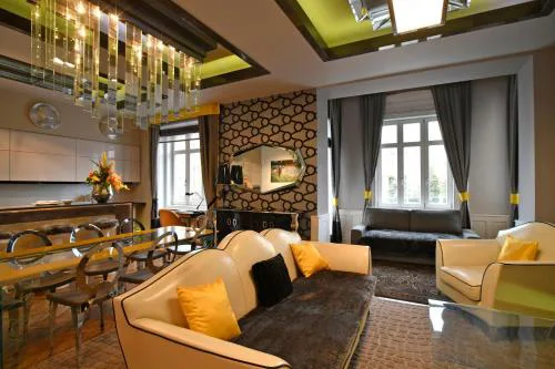 LuxuryFlat near centre on118 sqm, 3BR,2BTH,8bed,AC