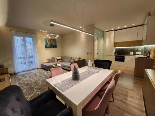 M53 "Margaret's Edge" Apartment