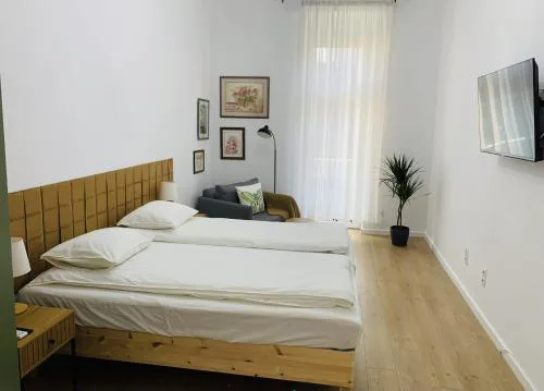 Margaret Boulevard Apartment - with balcony
