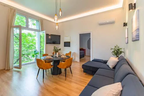 Modern Apartment French Balkony