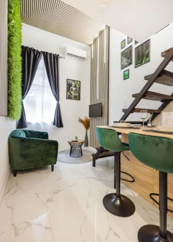 Modern Downtown Oasis