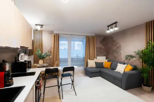 Modern Newly-built Home by the New York Cafe