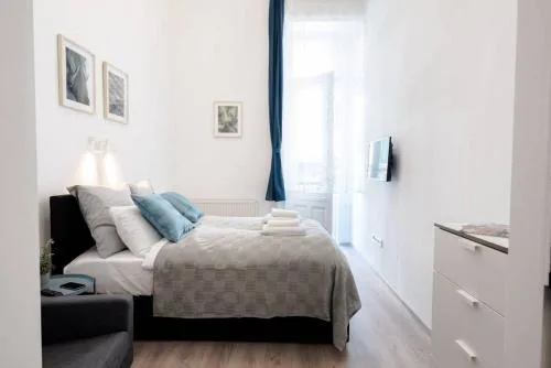 Modern studio with AirCon and balcony in the center