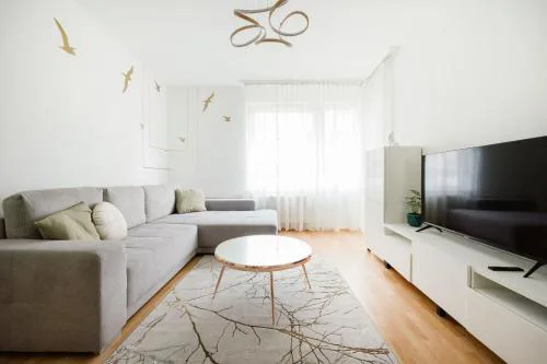 Modern two-bedroom apartment with free parking