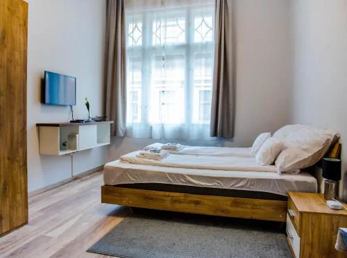 Molnar Apartment Cozy City Center Retreat for 2 AC & Perfect Location!