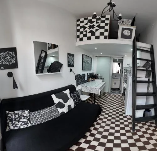 Moment Minimalist apartment near the most famous New York Café
