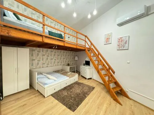 Népszínház apartment with AC