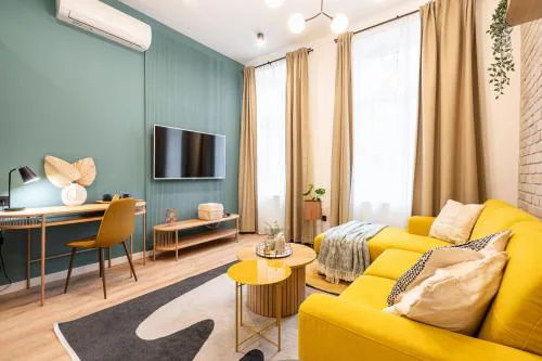 NEW Downtown Bliss - A Homelike Haven