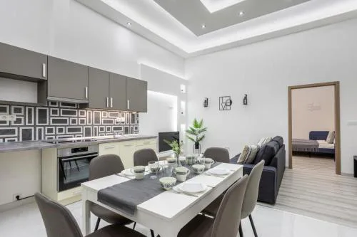 New Spacious & Central Home