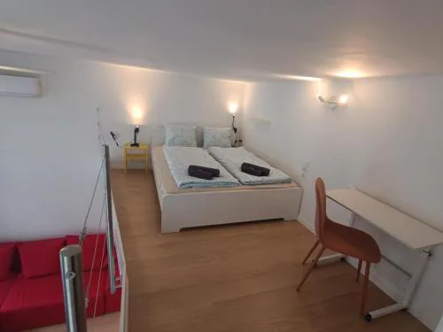 Niko's Apartments