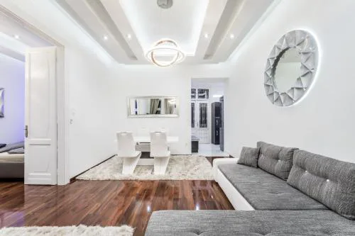 Opera House Apartment with free GARAGE