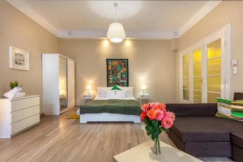 ORANGEHOMES One Bedroom Comfy Apartment