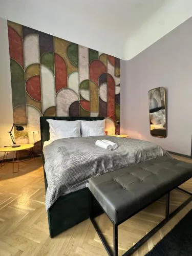 OrangeHomes Pop 36 two bedroom apartment near Parliament