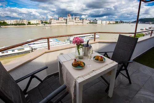 Panorama view rooftop 3Br terrace