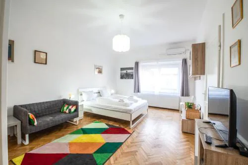 Polygonia Apartment