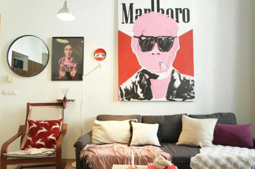 Pop Art 2BR Bold & Bright Escape Inside Gozsdu